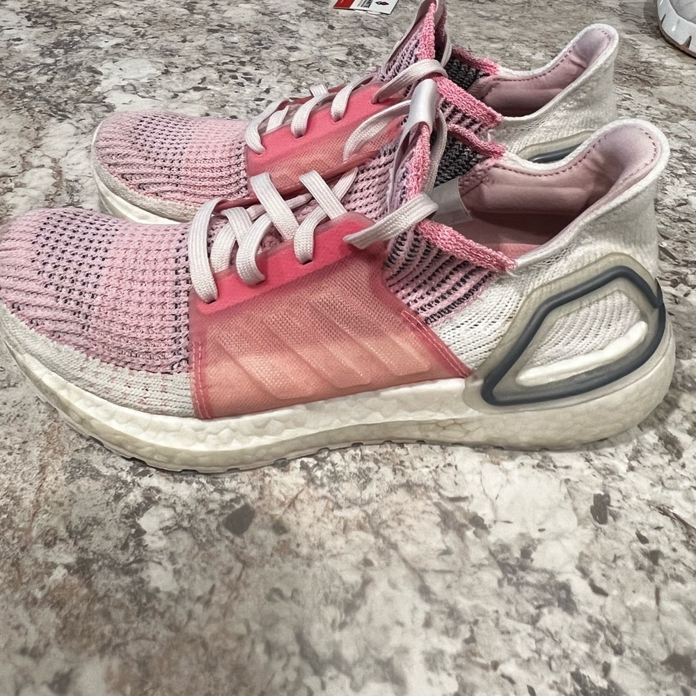 Youth Size 6 Adidas Bounce